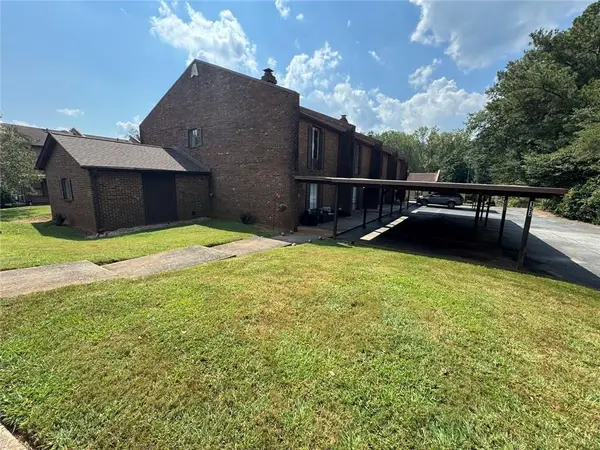 17 A Little Mountain Village, Ellenwood, GA 30294