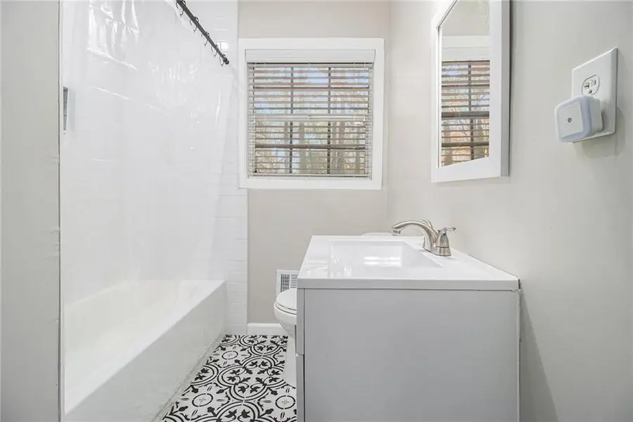 5380 Saint Lo Lane, Atlanta, GA 30349 - Image #2