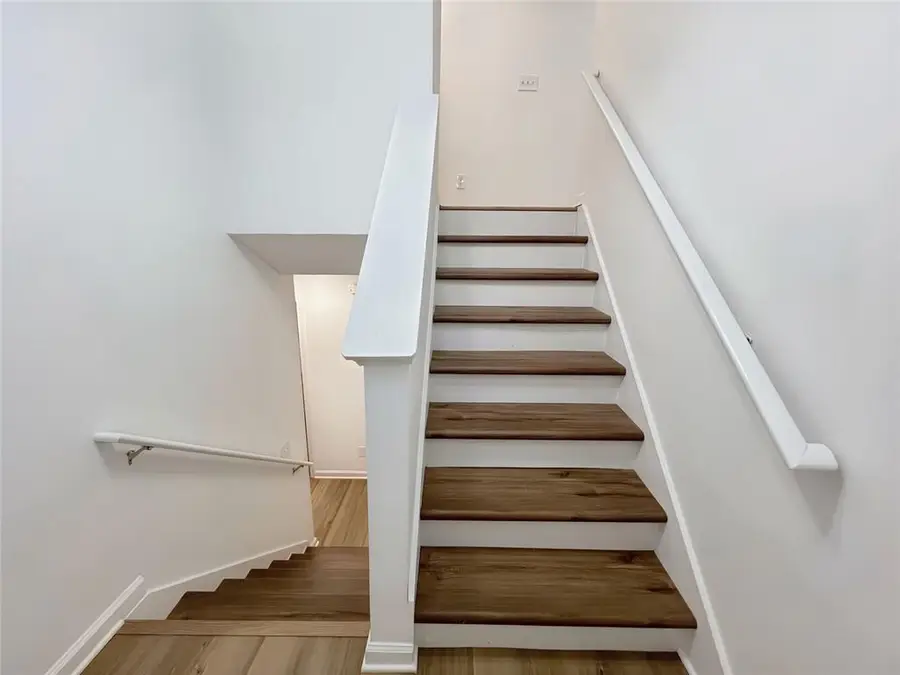 565 Paris Drive, Lawrenceville, GA 30043 - Image #3