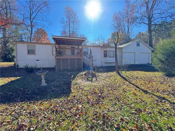 5115 W Holiday Court Se, Acworth, GA 30102