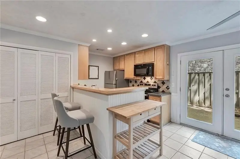 8 Arpege Way Nw, Atlanta, GA 30327 - Image #2