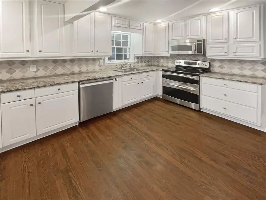 2824 Fontainebleau Drive, Dunwoody, GA 30360 - Image #2