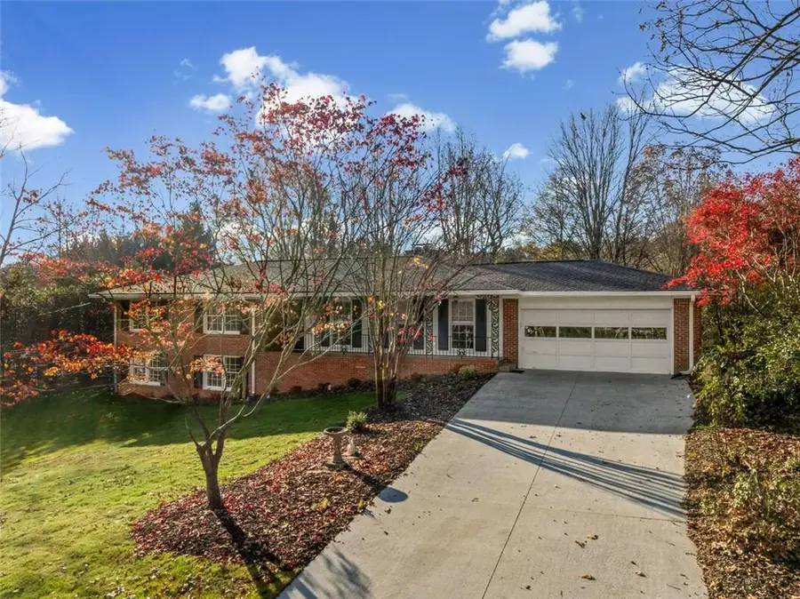 2667 Fontainebleau Drive, Dunwoody, GA 30360 - Image #3