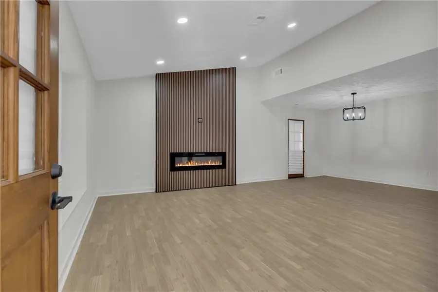 850 Greenhedge Drive, Stone Mountain, GA 30088 - Image #2