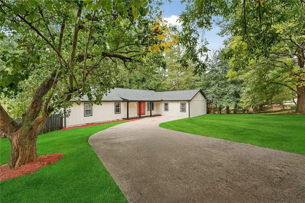 1437 Stoneleigh Hill Road, Lithonia, GA 30058 - Image #1