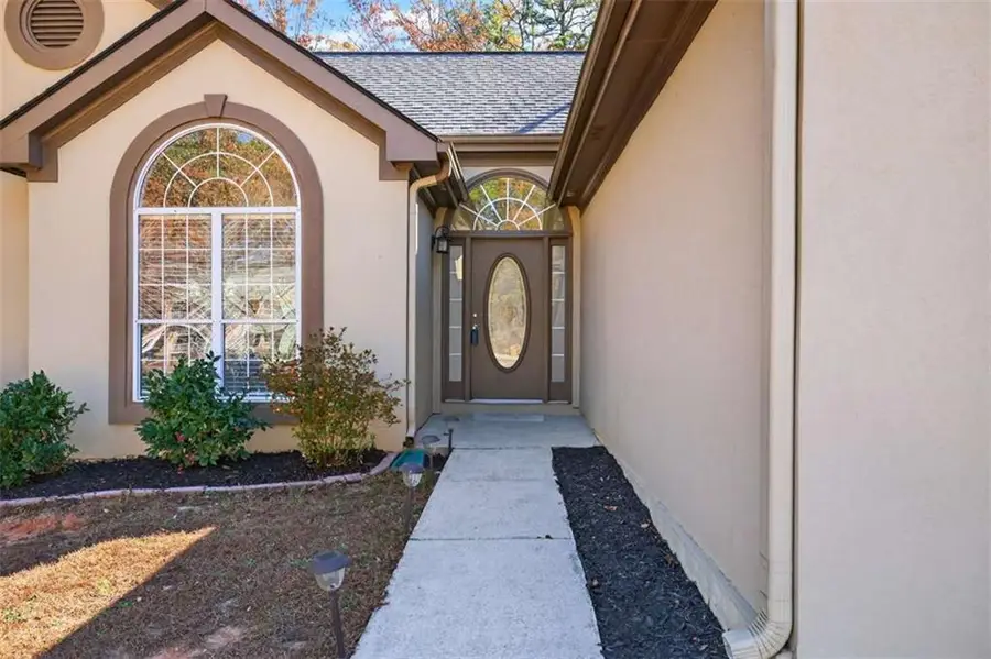 6512 Shady Valley Drive, Flowery Branch, GA 30542 - Image #2