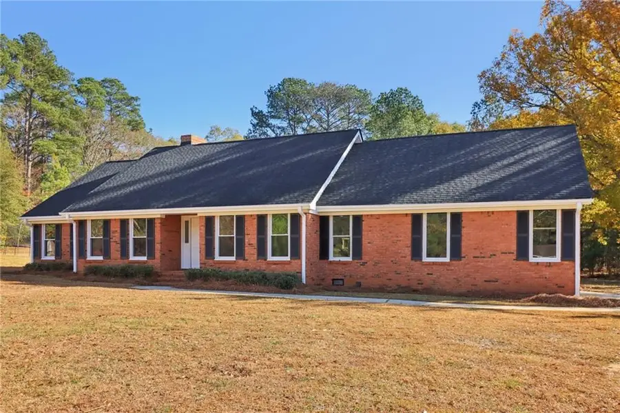 135 Willow Lake Lane, Sharpsburg, GA 30277 - Image #2