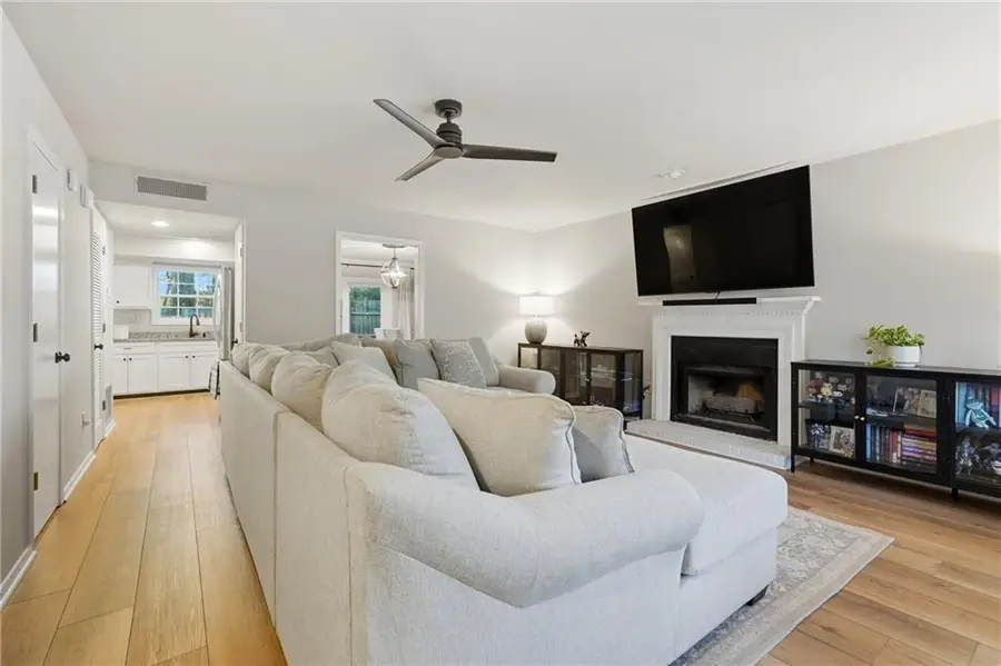 645 Anderson Walk, Marietta, GA 30062 - Image #3