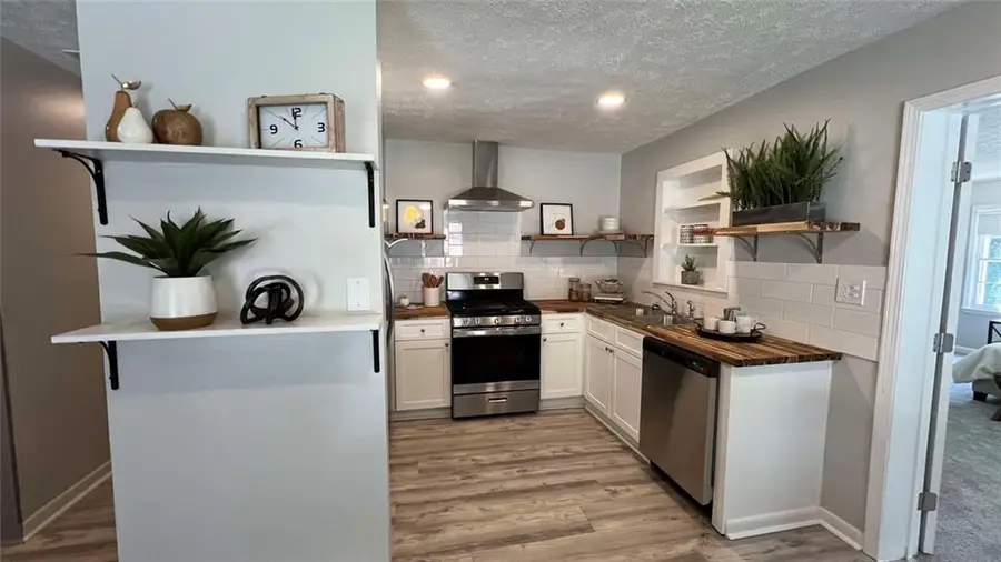 2747 Santa Barbara Drive Nw, Atlanta, GA 30318 - Image #3