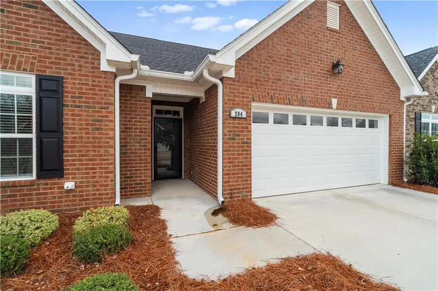 204 Patriots Row Sw, Calhoun, GA 30701 - Image #2