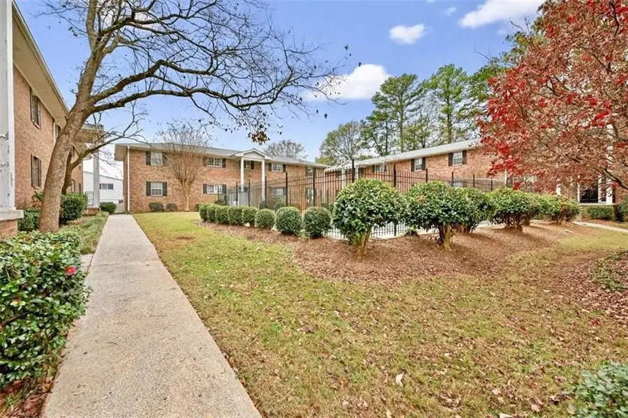 315 Hilderbrand Drive #B4, Sandy Springs, GA 30328 - Image #2