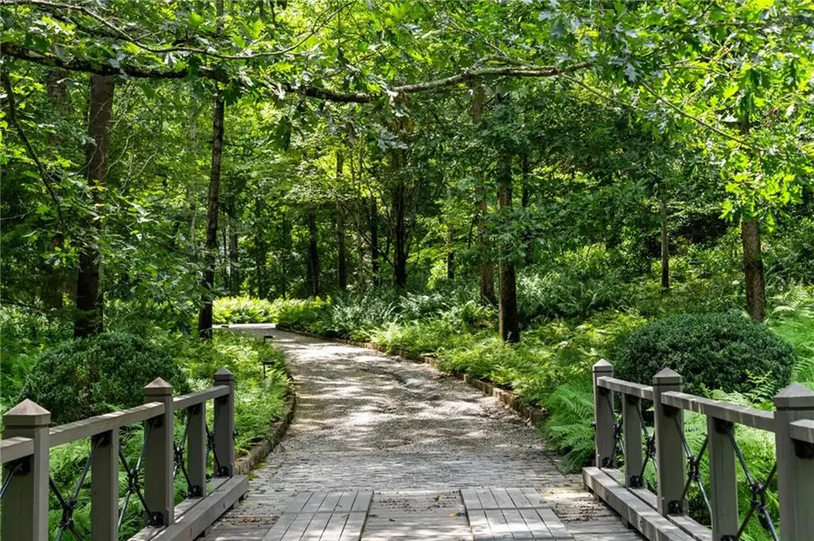 1727 W Paces Ferry Road Nw, Atlanta, GA 30327 - Image #2