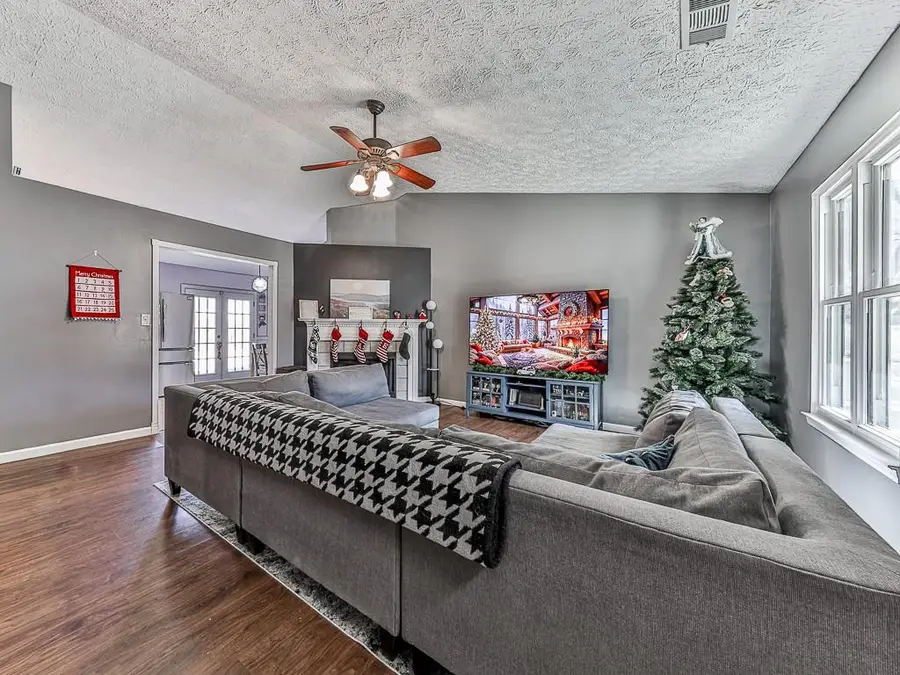 606 Bluff Drive, Woodstock, GA 30188 - Image #3