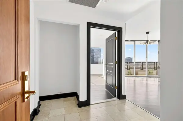 700 Park Regency Place Ne #2104, Atlanta, GA 30326