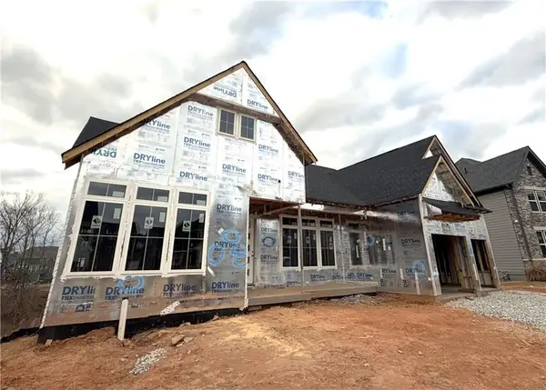 82 Clear Lake Parkway, Hoschton, GA 30548