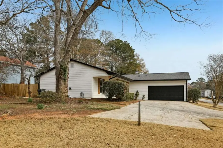 538 Stanton Woods Dr Se, Conyers, GA 30094 - Image #3