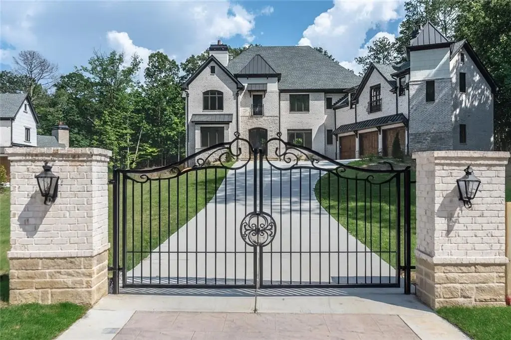 10745 Shallowford Road, Roswell, GA 30075 - Image #1