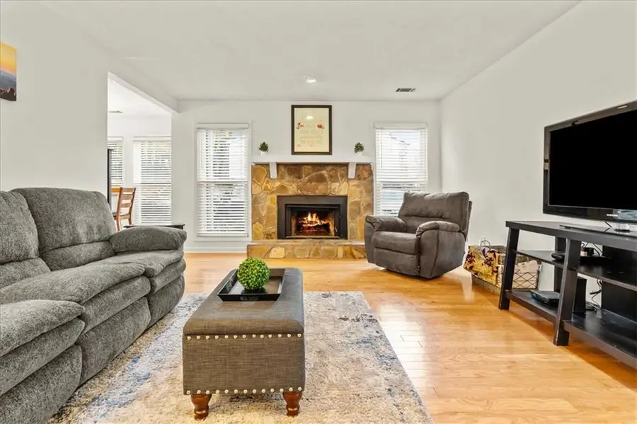 1009 Lake Pointe Circle, Roswell, GA 30075 - Image #3