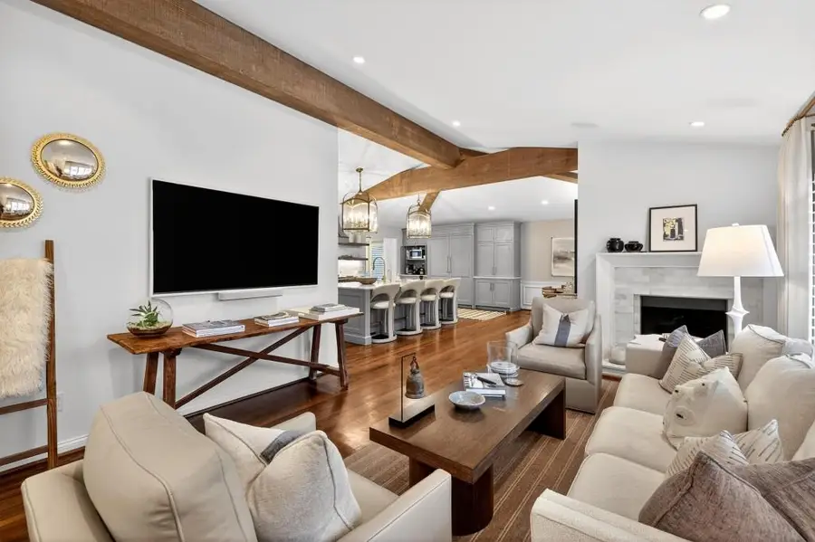 964 Buckingham Circle Nw, Atlanta, GA 30327 - Image #2