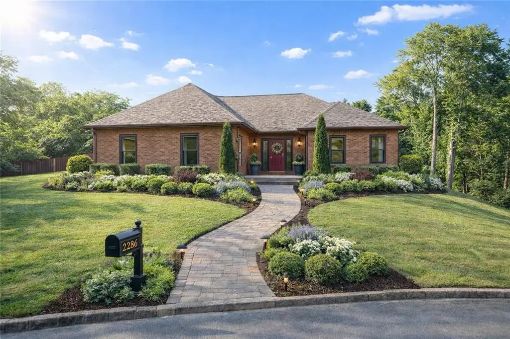 300 Saddle Creek Lane, Roswell, GA 30076 - Image #1