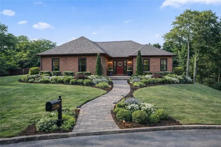 300 Saddle Creek Lane, Roswell, GA 30076 - Image #2