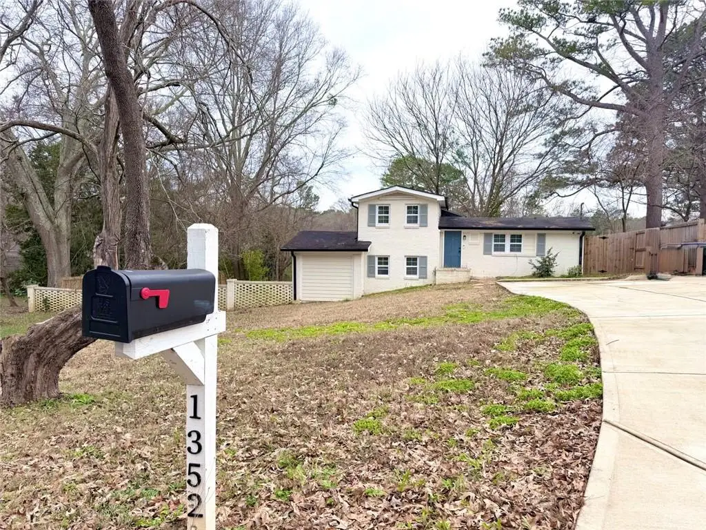 1352 N Hicks Circle Nw, Conyers, GA 30012 - #1