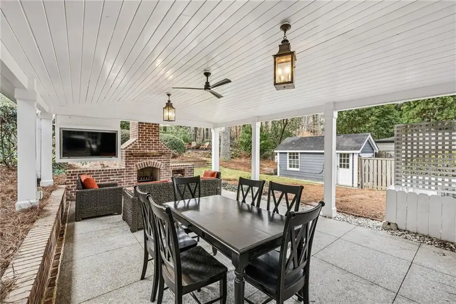 686 Longwood Drive Nw, Atlanta, GA 30305 - Image #3