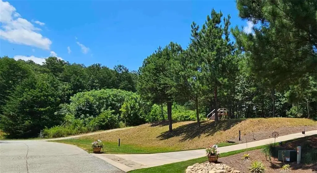 915 N Edgewater Trail N, Toccoa, GA 30577 - #1