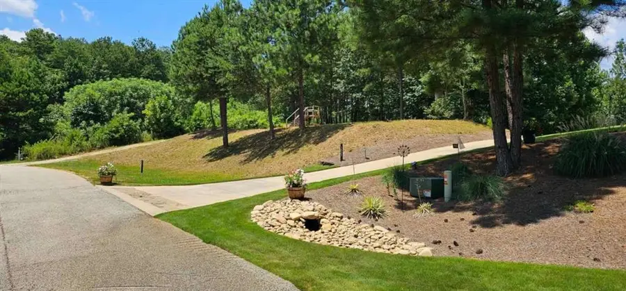 915 N Edgewater Trail N, Toccoa, GA 30577 - #3