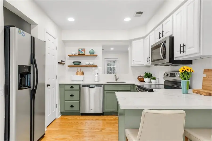 232 Peachtree Hollow Court, Sandy Springs, GA 30328 - #3