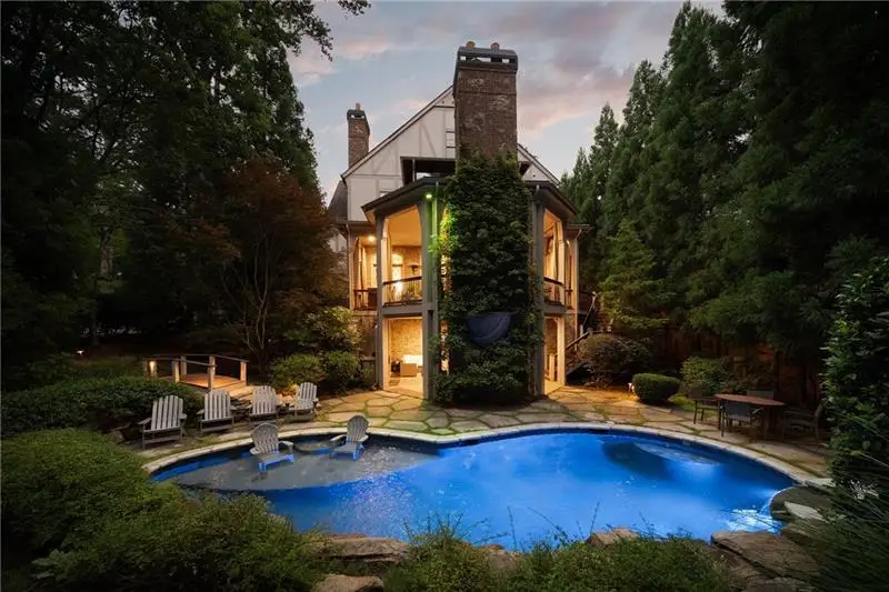 4136 N Stratford Road Ne, Atlanta, GA 30342 - Image #2