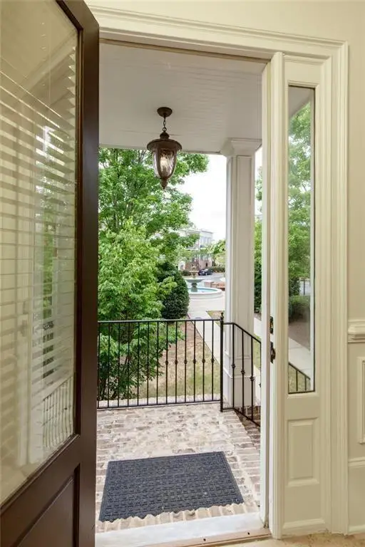 956 Persimmon Point Ne, Sandy Springs, GA 30328 - Image #3