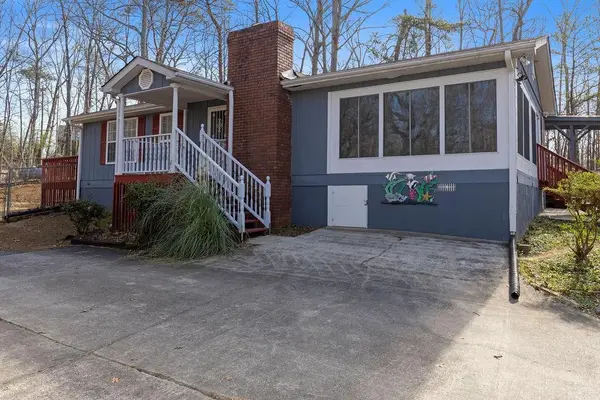 6449 Paradise Point Road, Flowery Branch, GA 30542