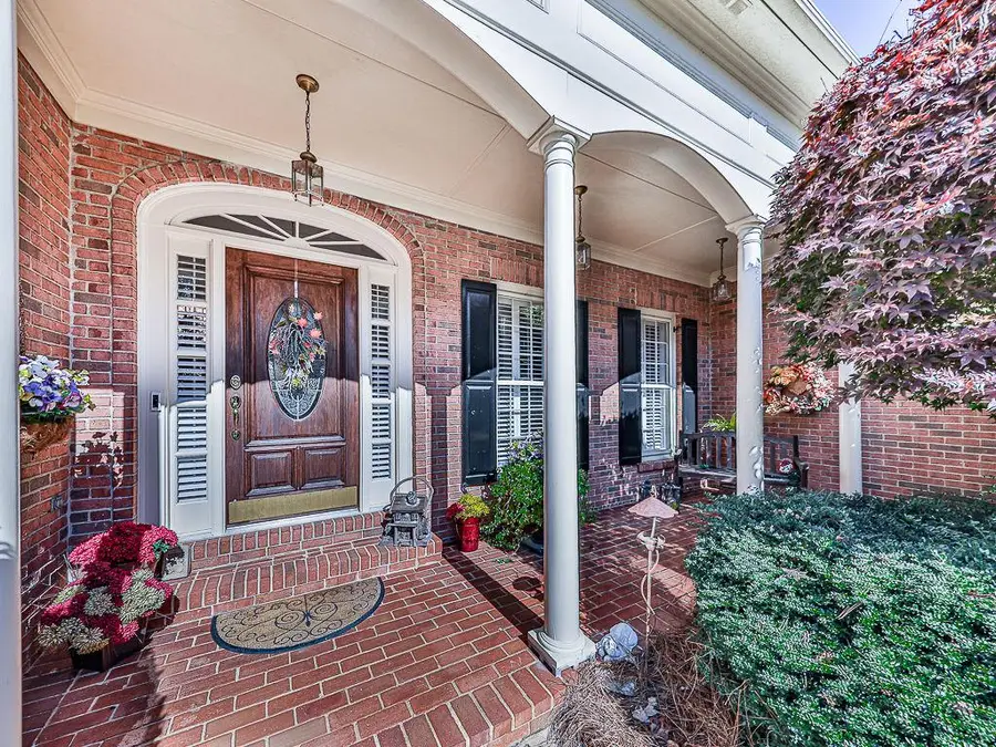 527 Fairway Drive, Woodstock, GA 30189 - Image #3