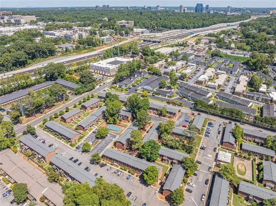 5662 Kingsport Drive, Atlanta, GA 30342 - Image #2