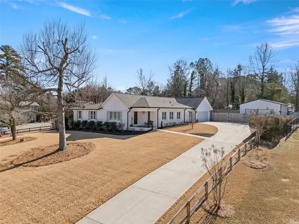 5025 Lakewood Drive, Acworth, GA 30101