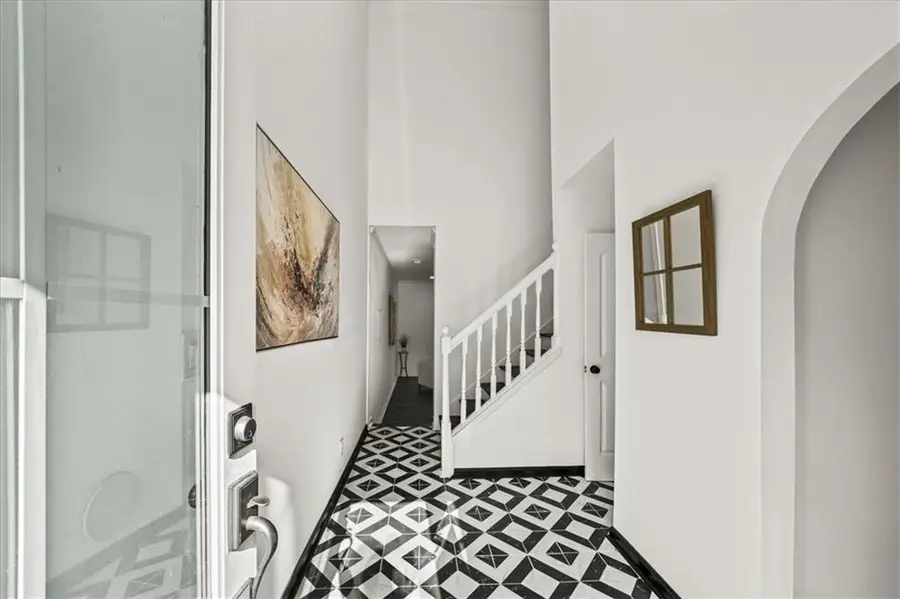 5490 Chemin De Vie, Atlanta, GA 30342 - Image #2