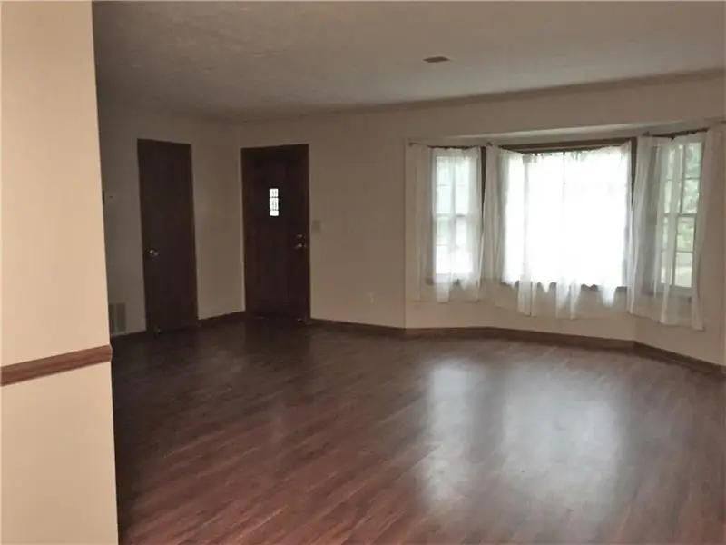 6859 Lakeview Lane, Doraville, GA 30360 - Image #2