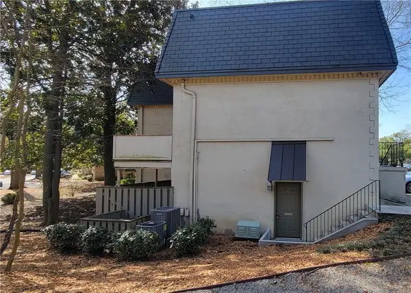 64 NW Chaumont Square Nw, Atlanta, GA 30327