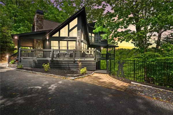 305 Skybound Rd, Blue Ridge, GA 30513