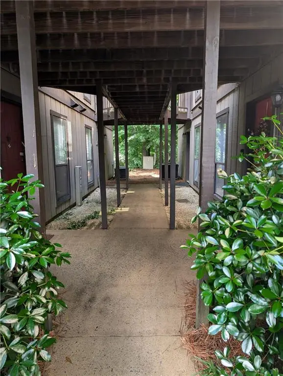 206 River Run Drive, Atlanta, GA 30350