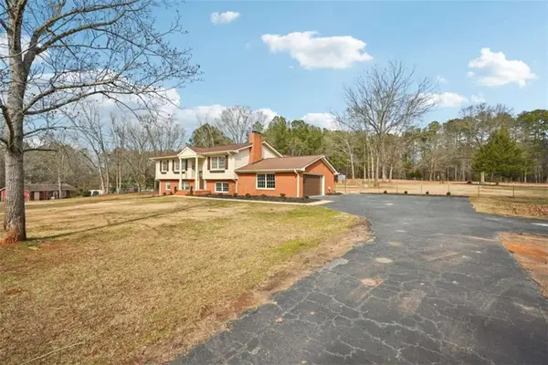 1041 Cooper Lane, Rutledge, GA 30663