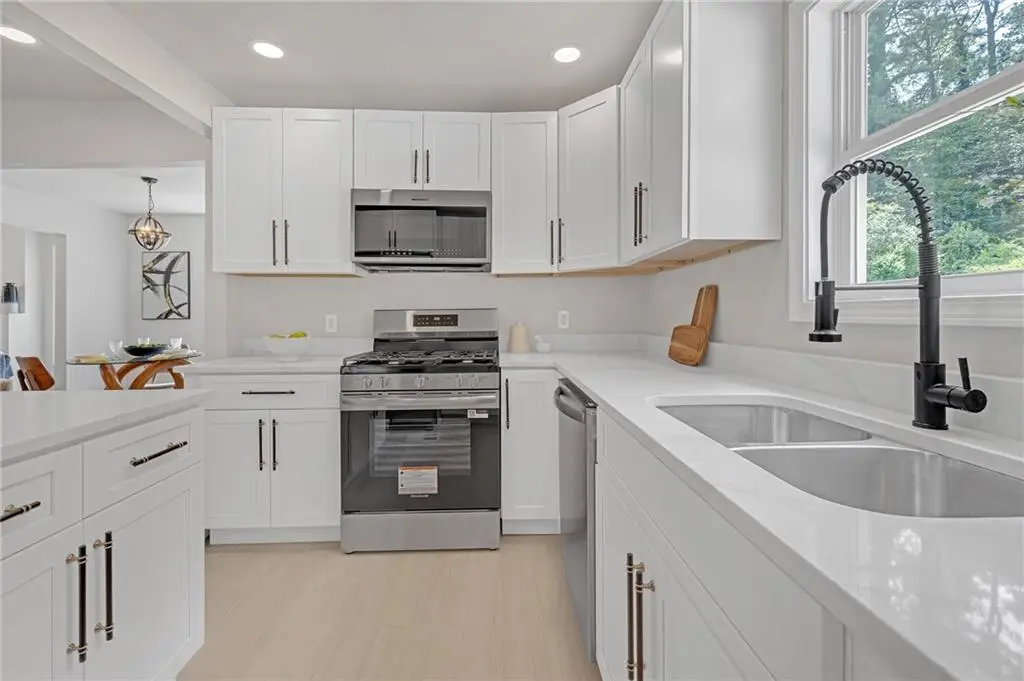 656 S Elizabeth Place Nw, Atlanta, GA 30318 - #1