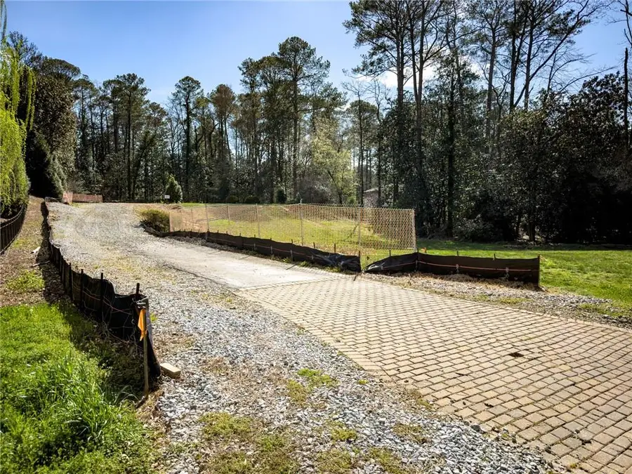 386 King Road Nw, Atlanta, GA 30342 - #2