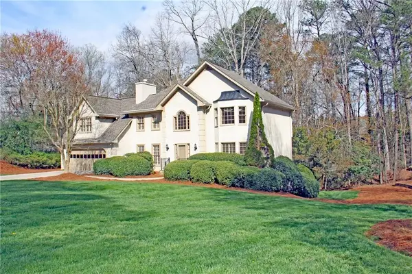 2070 Shallowford Park Manor, Roswell, GA 30075