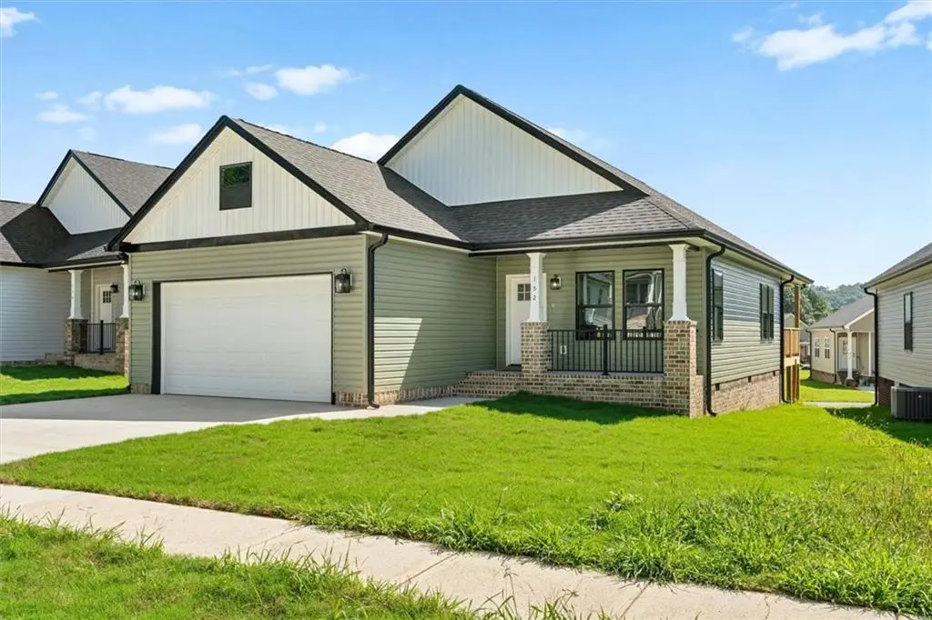 152 Washington St, Dalton, GA 30721 - #1