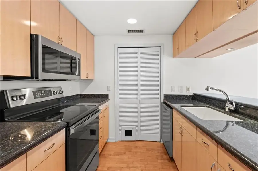 3481 Lakeside Drive Ne #902, Atlanta, GA 30326 - #2