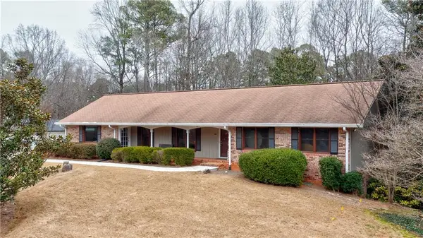 1055 Hunterhill Drive, Roswell, GA 30075