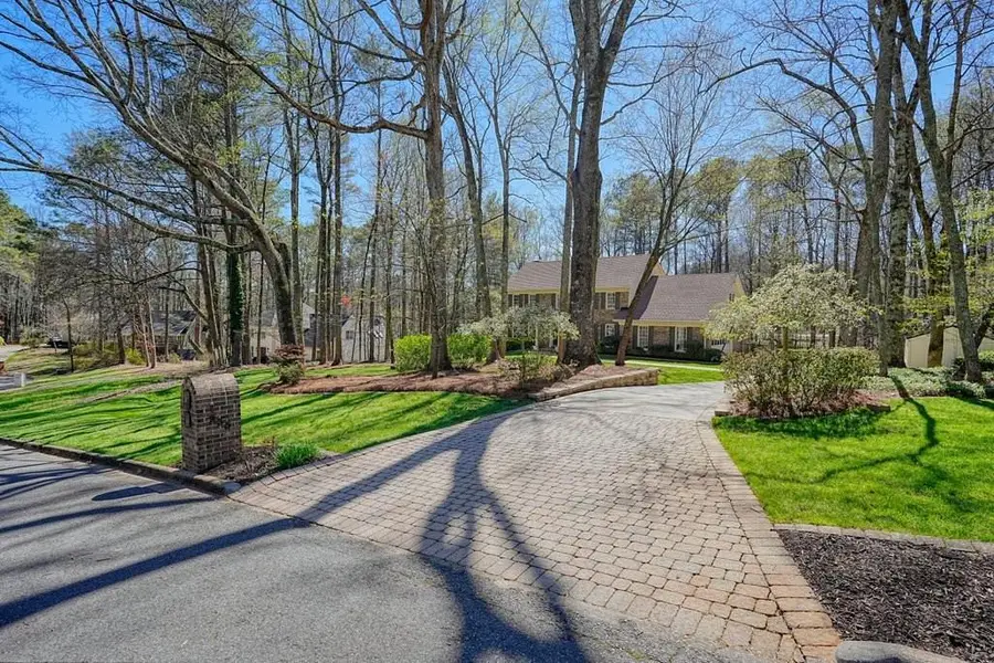 235 Oak Leaf Circle, Roswell, GA 30075 - #2