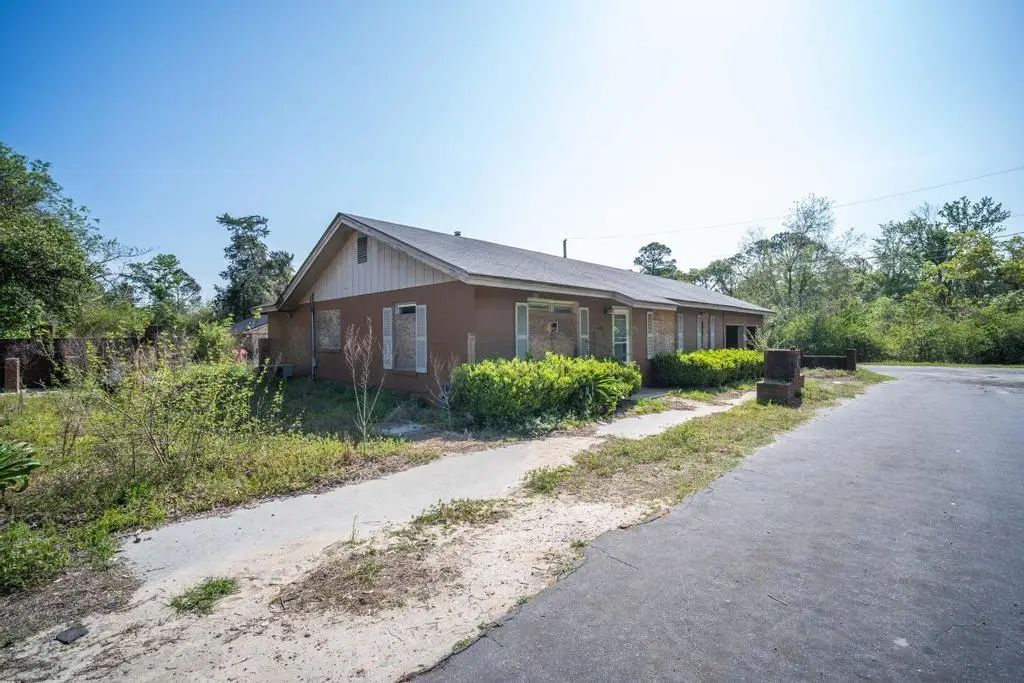 49 Collins Street, McRae, GA 31055 - #1